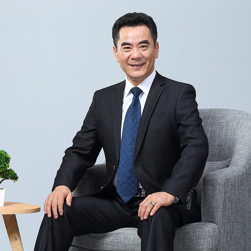 Chân dung CEO Lê Hoàng Long